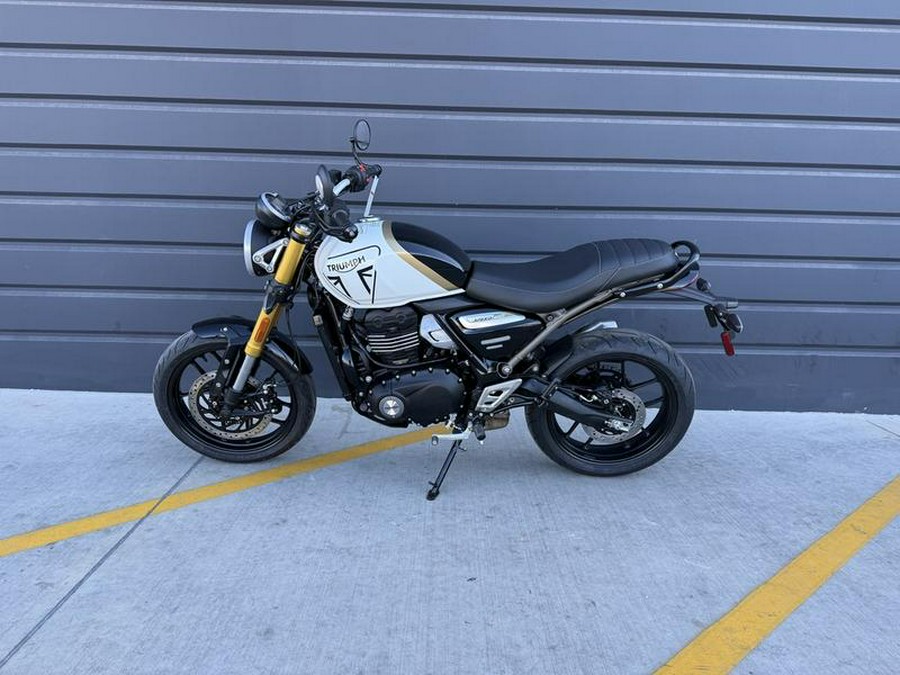 2026 Triumph Speed 400 Pearl Metallic White/Phantom Black