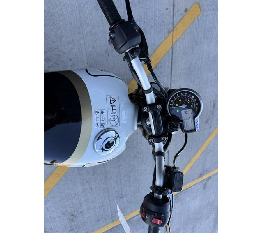 2026 Triumph Speed 400 Pearl Metallic White/Phantom Black