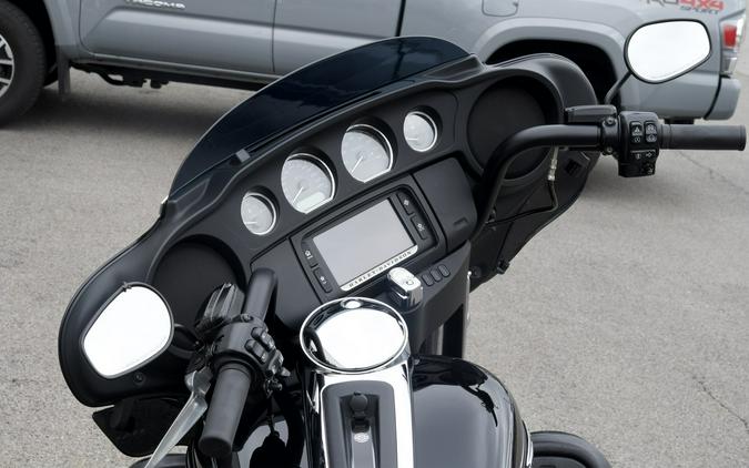 2014 Harley-Davidson® FLHTCU Electra Glide Ultra Classic