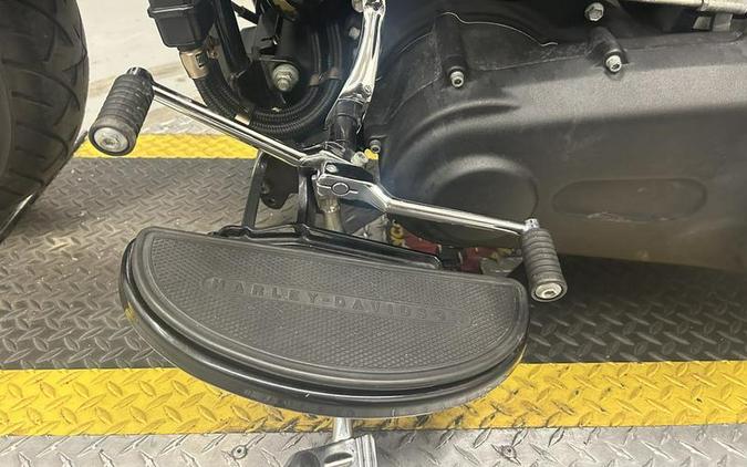 2016 Harley-Davidson® FLS - Softail Slim®