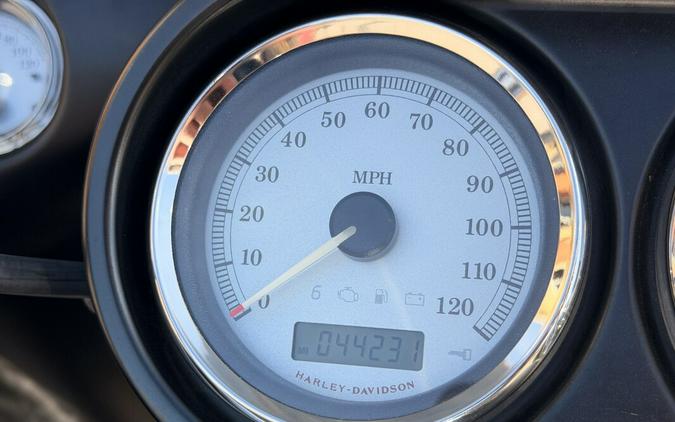 2013 Harley-Davidson® Road Glide® Custom FLTRX BIG BLUE PEARL 644890