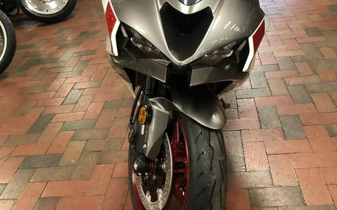 2024 Kawasaki Ninja® ZX™-6R ABS Pearl Robotic White/Metallic Graphite Gray