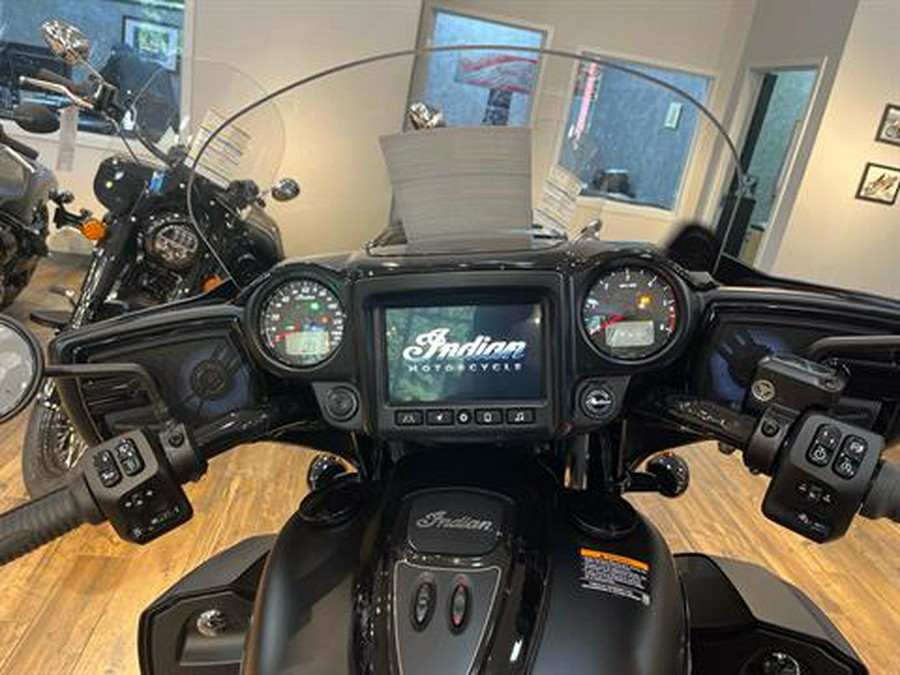 2024 Indian Motorcycle Roadmaster® Dark Horse® with PowerBand Audio Package