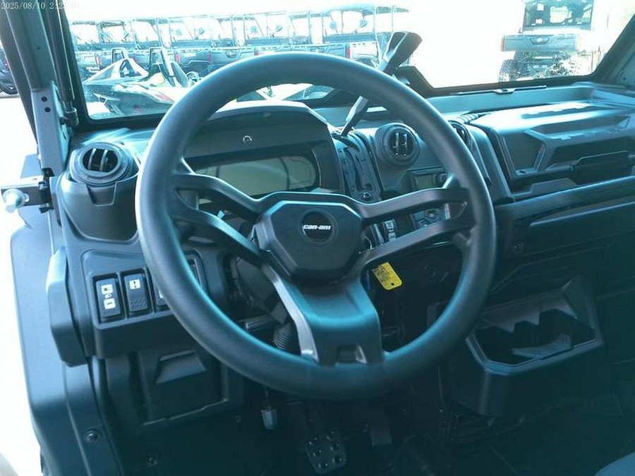 2026 Can-Am® Defender 6x6 Limited HD10