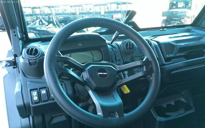 2026 Can-Am® Defender 6x6 Limited HD10
