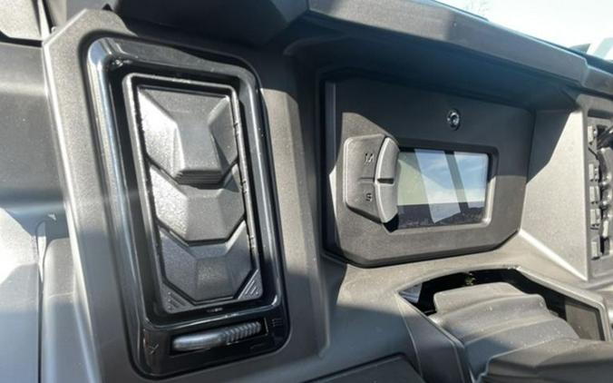 2026 Can-Am Defender Limited HD11