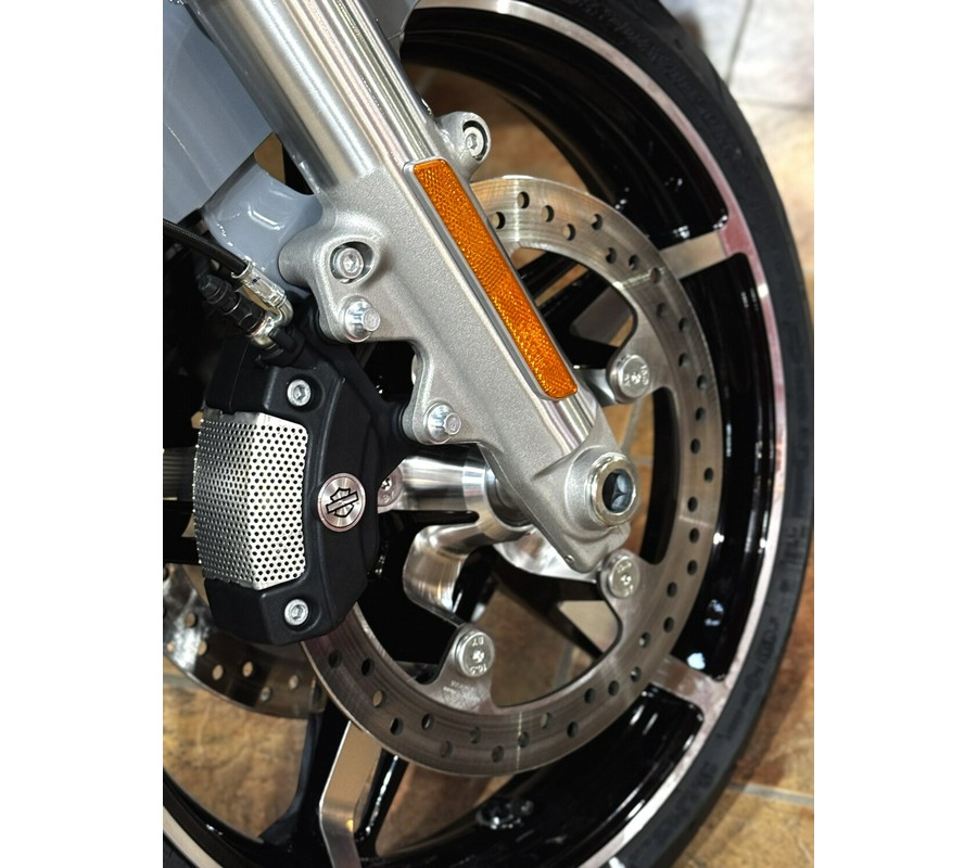 2026 Harley-Davidson® Road Glide® Dark Billiard Gray Chrome Trim