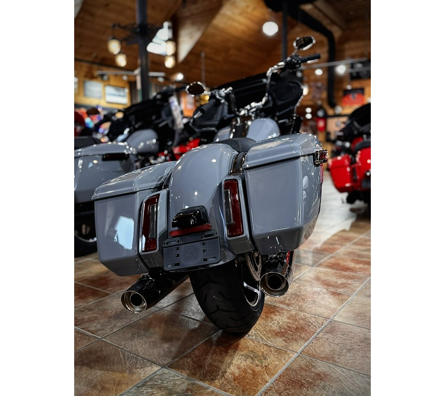 2026 Harley-Davidson® Road Glide® Dark Billiard Gray Chrome Trim