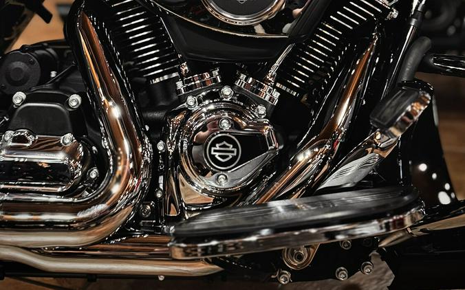 2026 Harley-Davidson® Road Glide® Dark Billiard Gray Chrome Trim