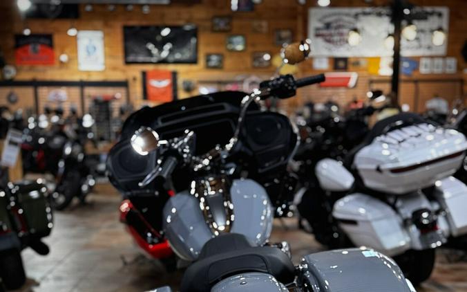 2026 Harley-Davidson® Road Glide® Dark Billiard Gray Chrome Trim