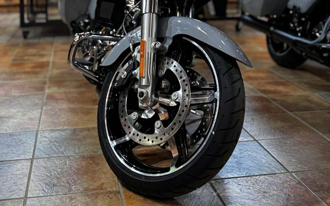 2026 Harley-Davidson® Road Glide® Dark Billiard Gray Chrome Trim