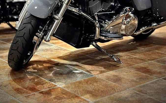 2026 Harley-Davidson® Road Glide® Dark Billiard Gray Chrome Trim