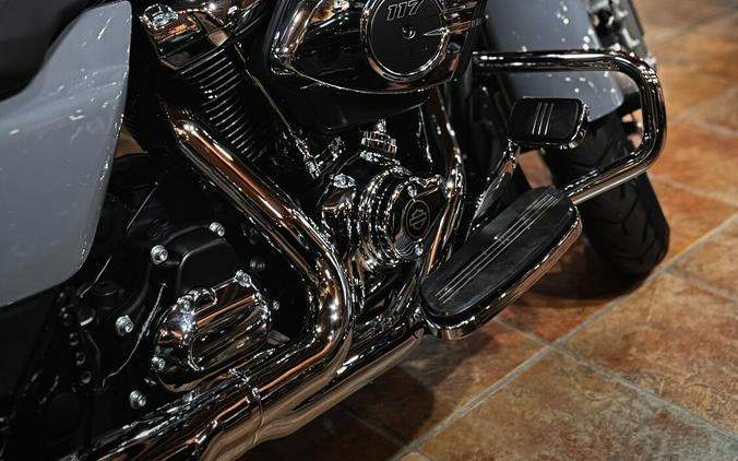 2026 Harley-Davidson® Road Glide® Dark Billiard Gray Chrome Trim