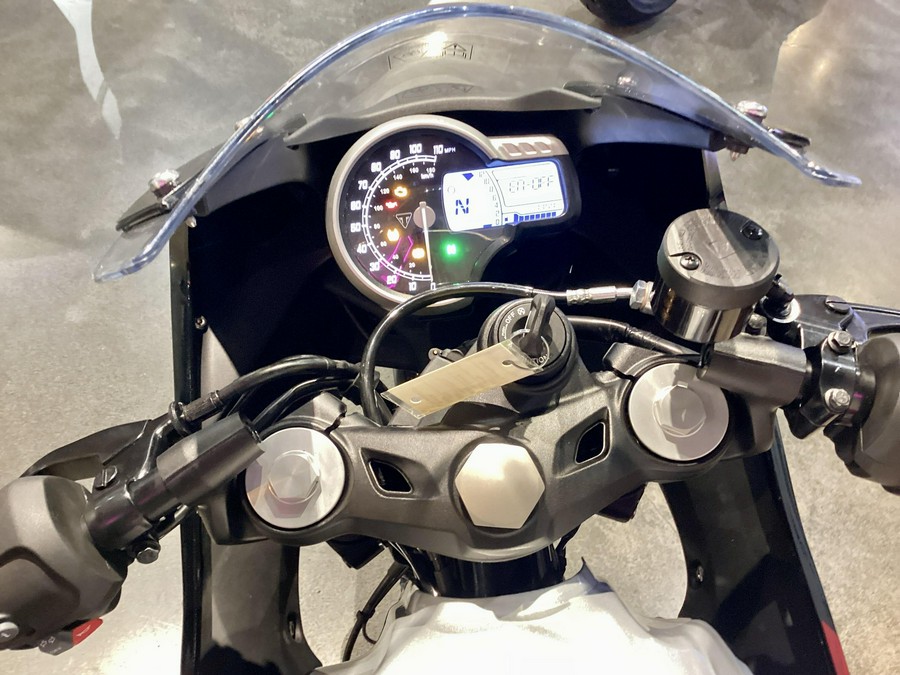 2026 Triumph Thruxton 400