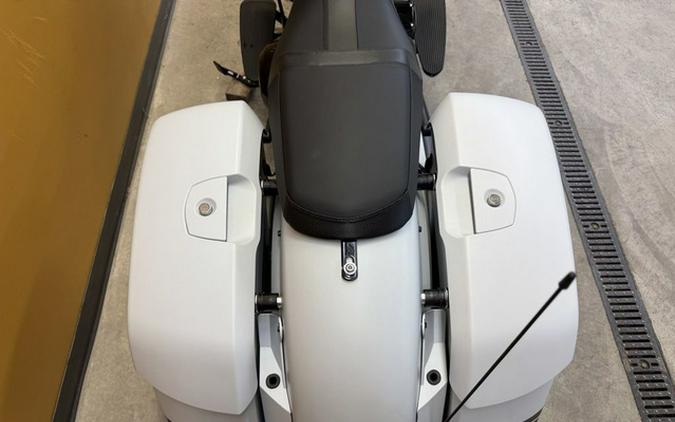 2024 Indian Chieftain Dark Horse Ghost White Metallic Smoke