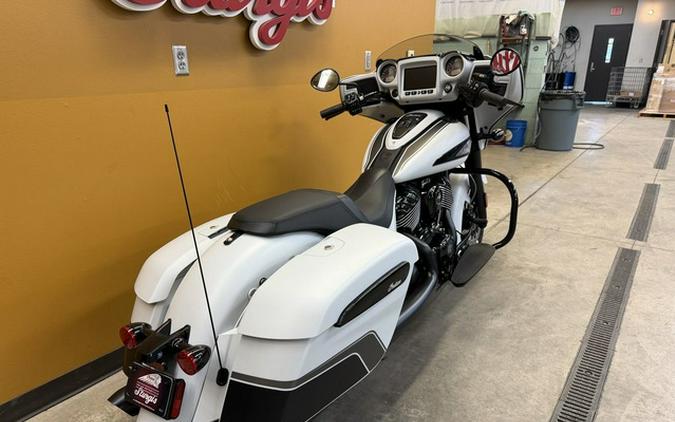 2024 Indian Chieftain Dark Horse Ghost White Metallic Smoke