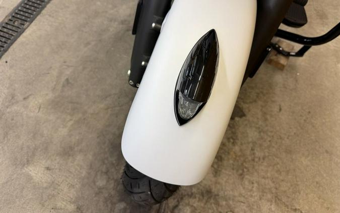2024 Indian Chieftain Dark Horse Ghost White Metallic Smoke