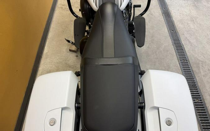 2024 Indian Chieftain Dark Horse Ghost White Metallic Smoke