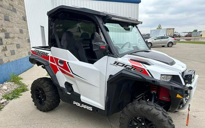 2017 Polaris® GENERAL™ 1000 EPS White Lightning