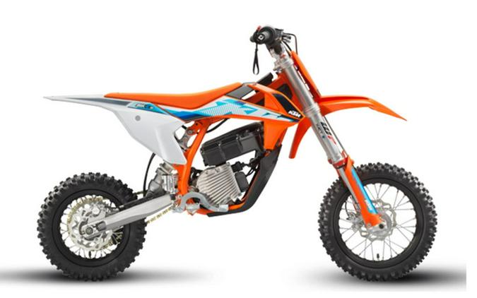 2023 KTM SX-E 3 First Look [Just In Time For Christmas]