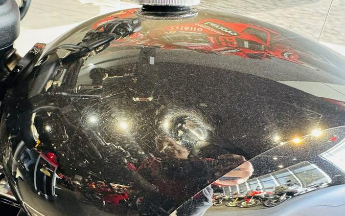 2023 Triumph Bonneville Bobber Chrome Edition Chrome / Jet Blac