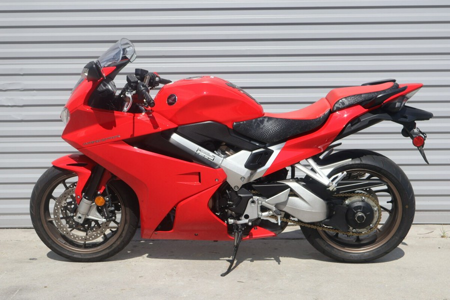 2014 Honda VFR800 ( INTERCEPTOR )