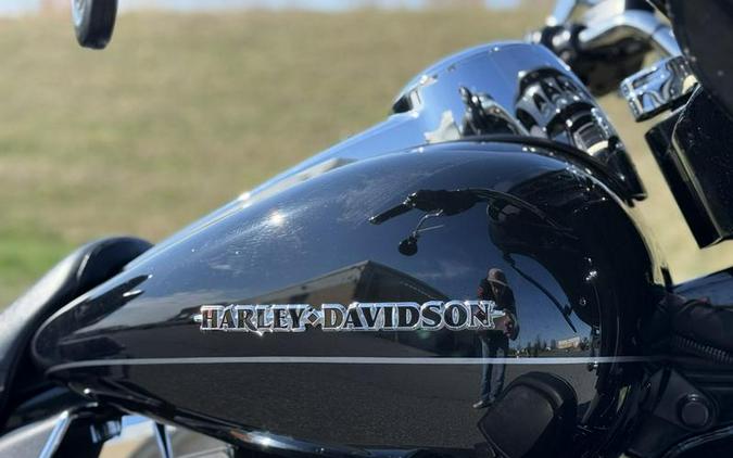 2015 Harley-Davidson® FLHTKL - Ultra Limited Low