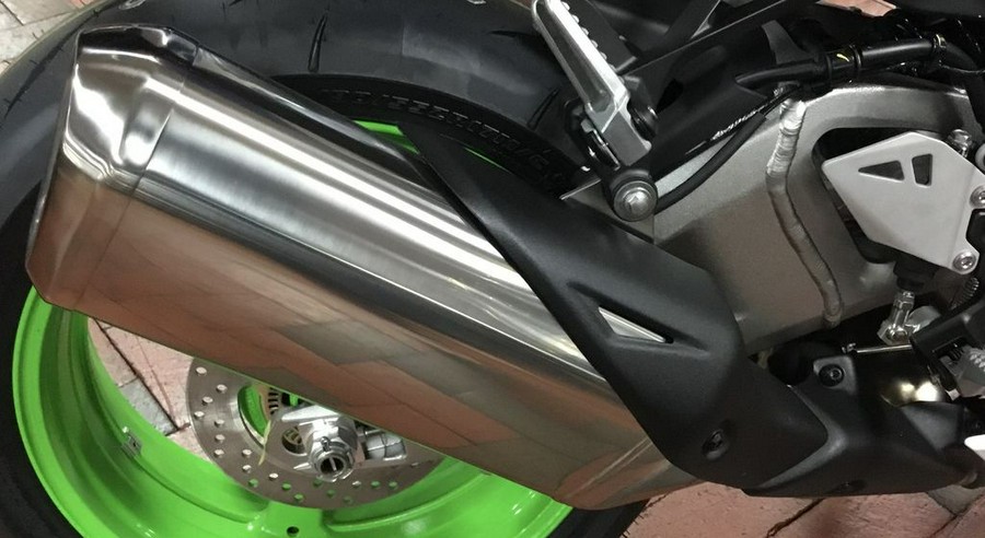 2024 Kawasaki Ninja® ZX™-10R 40th Anniversary Edition ABS