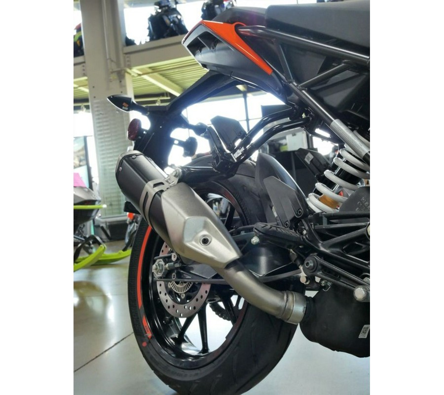 2023 KTM Duke 390