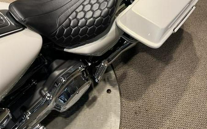 2013 Harley-Davidson® FLHTCUSE8 - CVO™ Ultra Classic® Electra Glide®