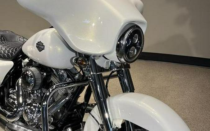 2013 Harley-Davidson® FLHTCUSE8 - CVO™ Ultra Classic® Electra Glide®