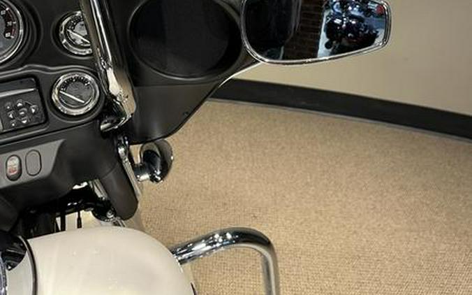 2013 Harley-Davidson® FLHTCUSE8 - CVO™ Ultra Classic® Electra Glide®