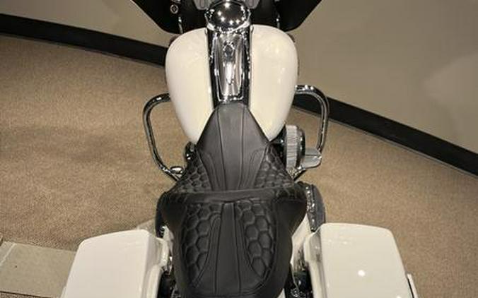 2013 Harley-Davidson® FLHTCUSE8 - CVO™ Ultra Classic® Electra Glide®