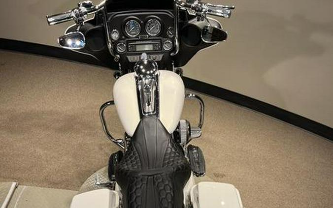 2013 Harley-Davidson® FLHTCUSE8 - CVO™ Ultra Classic® Electra Glide®