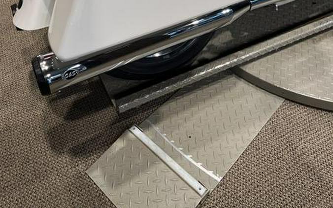 2013 Harley-Davidson® FLHTCUSE8 - CVO™ Ultra Classic® Electra Glide®