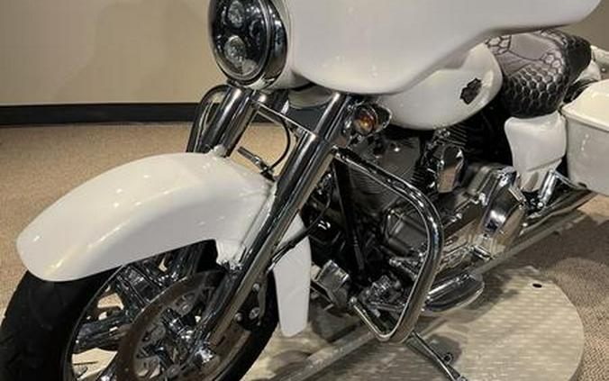 2013 Harley-Davidson® FLHTCUSE8 - CVO™ Ultra Classic® Electra Glide®