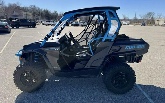 2020 Can-Am Commander XT 800R Carbon Black & Octane Blue