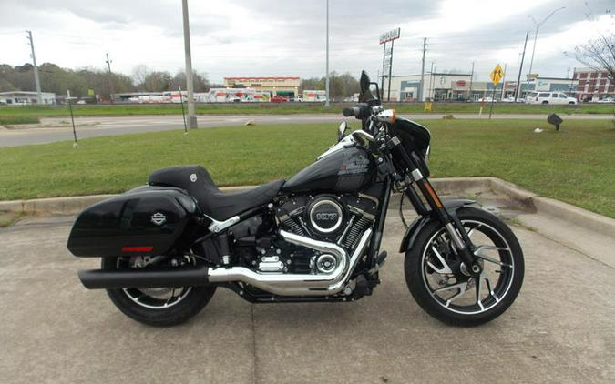 2021 Harley-Davidson Sport Glide Review: Two-Wheeled Convertible