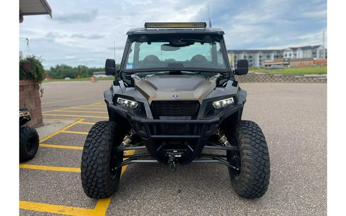 2022 Polaris Industries GENERAL XP 1000 Deluxe Black Crystal