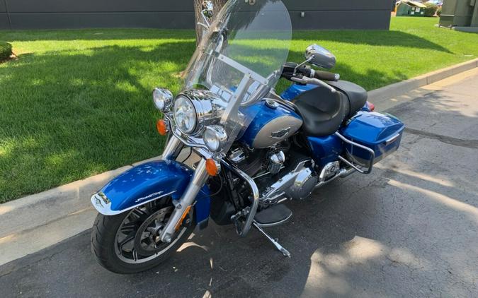 2018 Harley-Davidson Road King Electric Blue/Silver Fortune