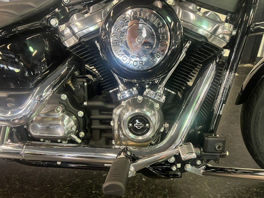 2023 Harley-Davidson Softail Standard Vivid Black FXST