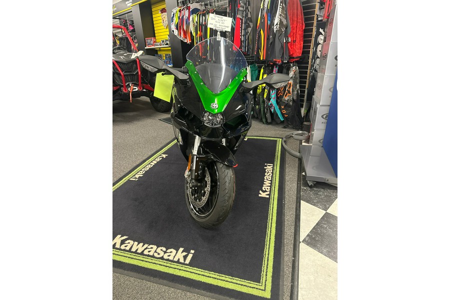 2022 Kawasaki ZX1002RNFNL