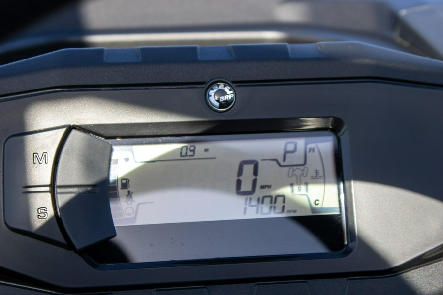 2026 CAN-AM DEFENDER HD7