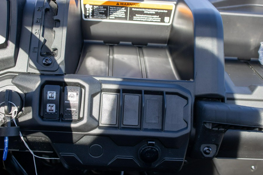 2026 CAN-AM DEFENDER HD7