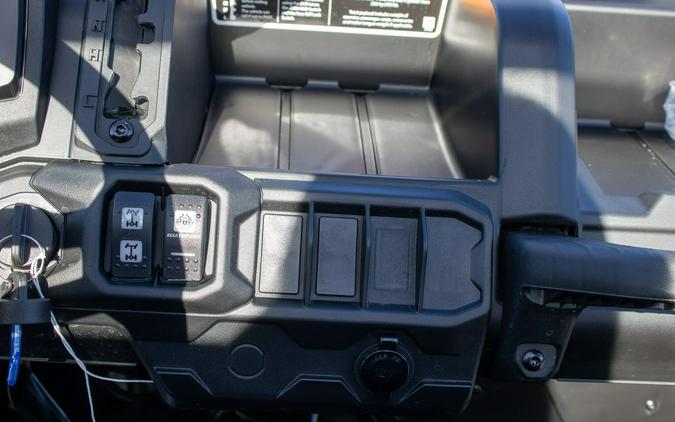 2026 CAN-AM DEFENDER HD7