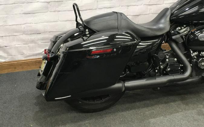 2017 Harley-Davidson® Road King® Special Vivid Black FLHRXS