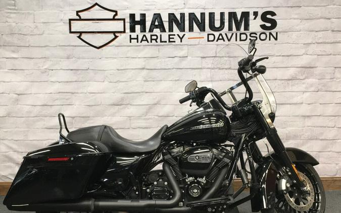 2017 Harley-Davidson® Road King® Special Vivid Black FLHRXS