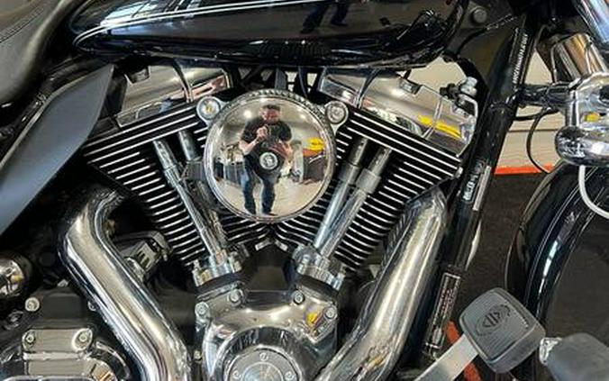 2009 Harley-Davidson® FLHRC - Road King® Classic