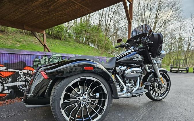 2024 Harley-Davidson® FLHXT-Street Glide 3