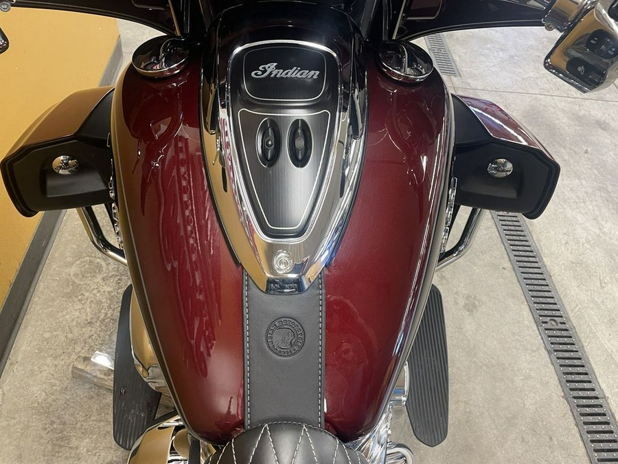 2021 Indian Motorcycle® Roadmaster® Maroon Metallic/Crimson Metallic